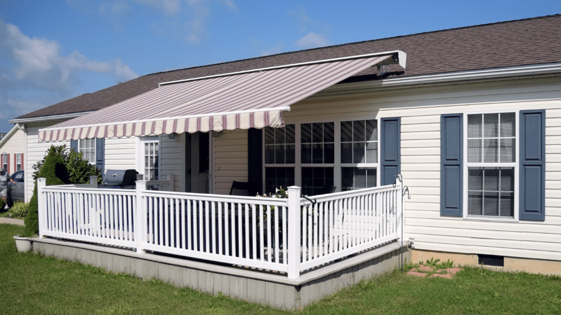 sun bloc retractable awnings 2025 01 10T17:00:00.893507Z 4401.447432428451